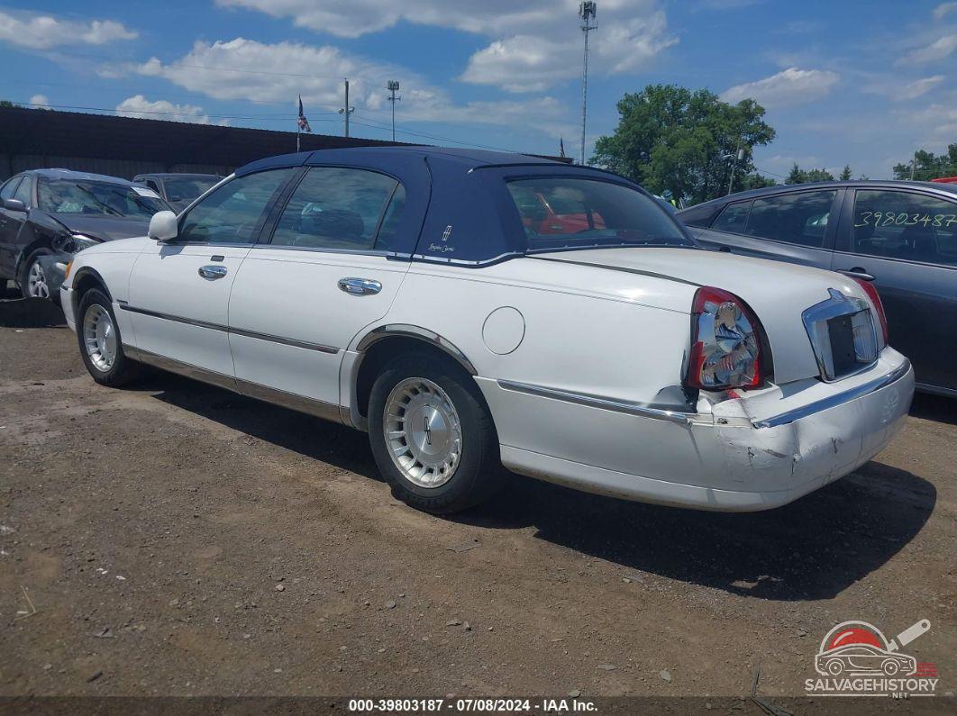 1LNHM81W0XY716610 1999 LINCOLN TOWN CAR photo no. 3