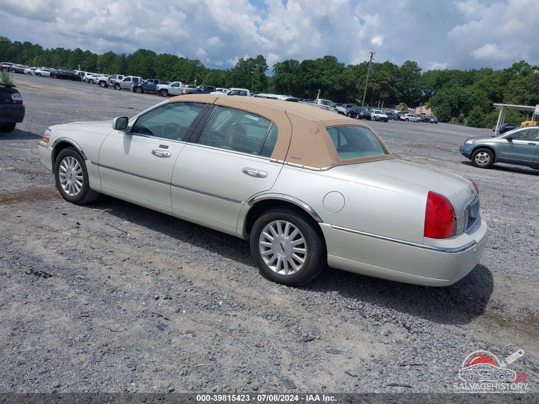 1LNHM83W14Y679821 2004 LINCOLN TOWN CAR photo no. 3