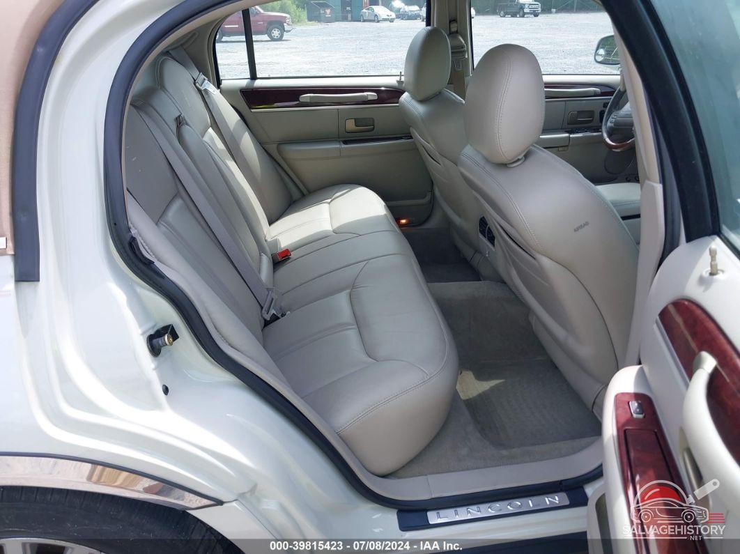 1LNHM83W14Y679821 2004 LINCOLN TOWN CAR photo no. 8