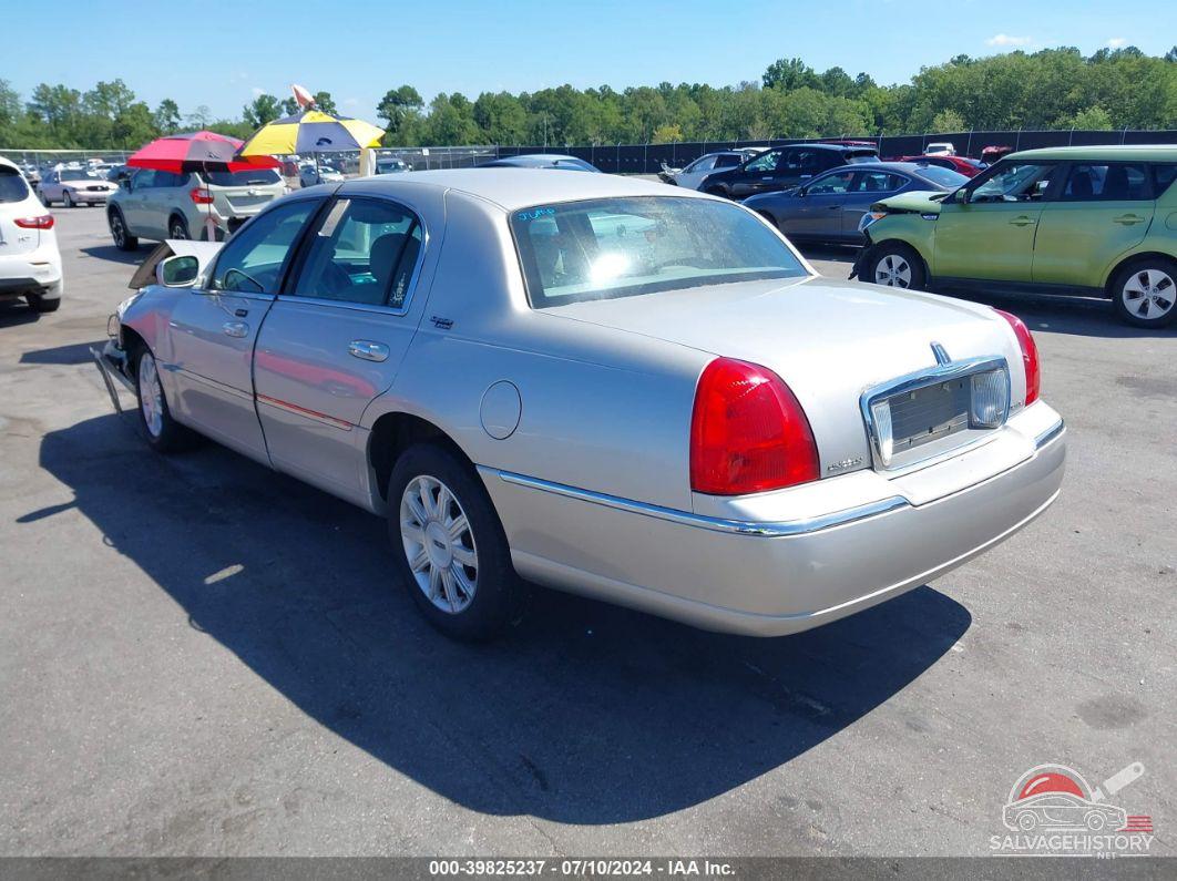2LNHM82W68X655750 2008 LINCOLN TOWN CAR photo no. 3