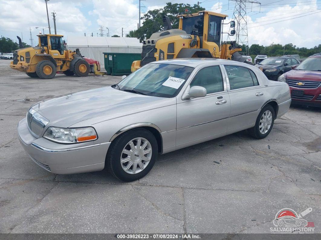 2LNBL8CV4AX613131 2010 LINCOLN TOWN CAR photo no. 2