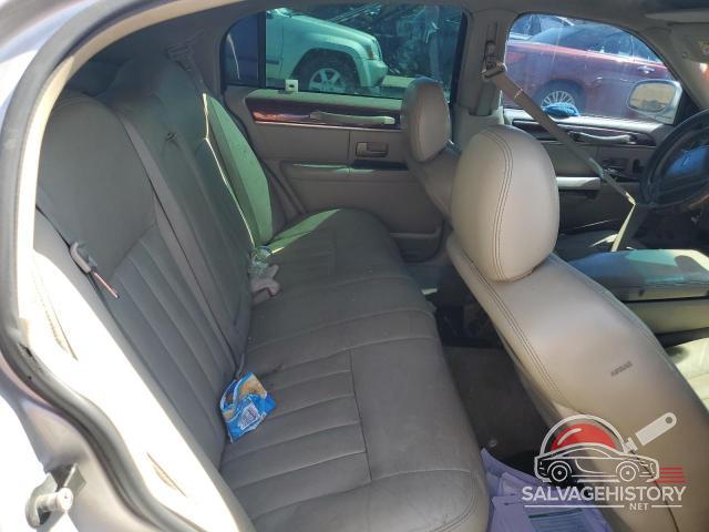1LNHM81W03Y658217 2003 LINCOLN TOWNCAR photo no. 10