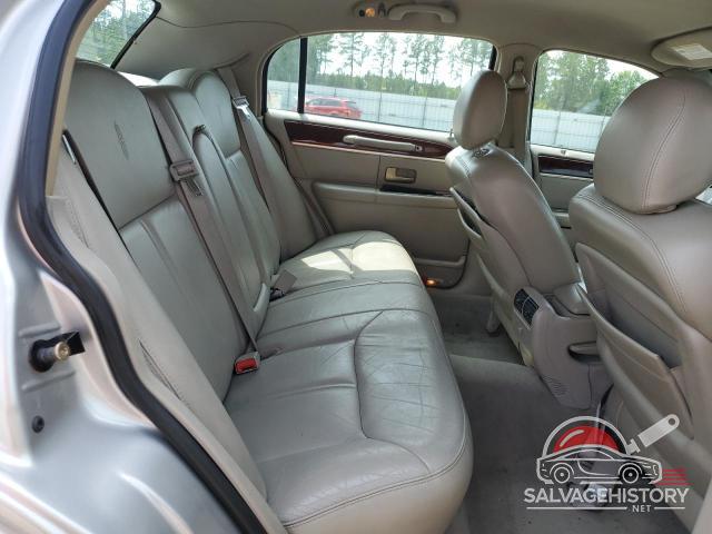 1LNHM82W55Y652687 2005 LINCOLN TOWNCAR photo no. 10