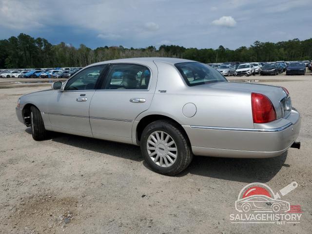 1LNHM82W55Y652687 2005 LINCOLN TOWNCAR photo no. 2