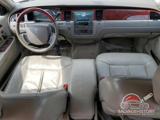 1LNHM82W55Y652687 2005 LINCOLN TOWNCAR photo no. 8