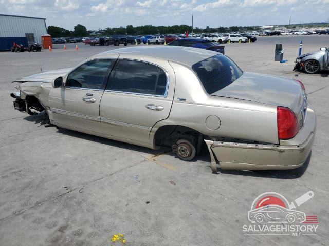 2LNBL8CV4AX752305 2010 LINCOLN TOWNCAR photo no. 2