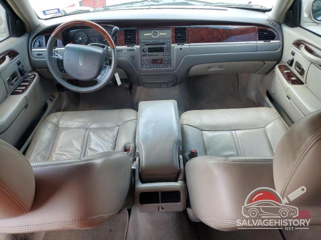 2LNBL8CV4AX752305 2010 LINCOLN TOWNCAR photo no. 8