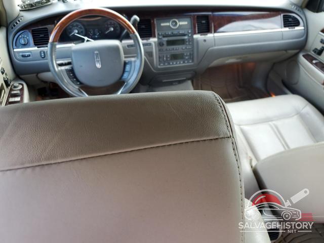 2LNBL8CV6BX753120 2011 LINCOLN TOWNCAR photo no. 8