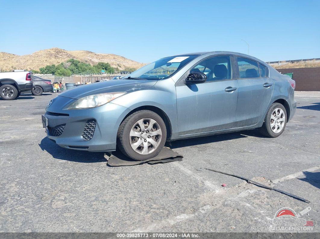 JM1BL1UP2D1816091 2013 MAZDA MAZDA3 photo no. 2