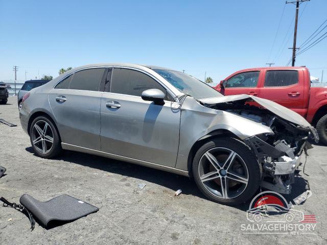 WDD3G4EB3KW002552 2019 MERCEDES-BENZ A-CLASS photo no. 4