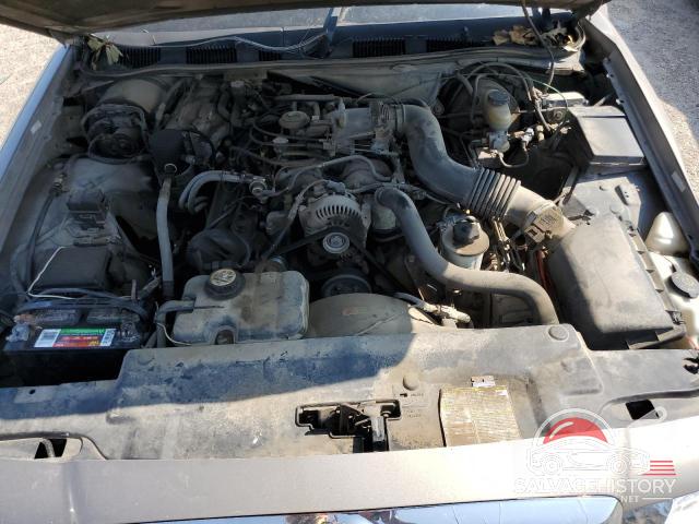 2MEFM75W71X658193 2001 MERCURY GRMARQUIS photo no. 11