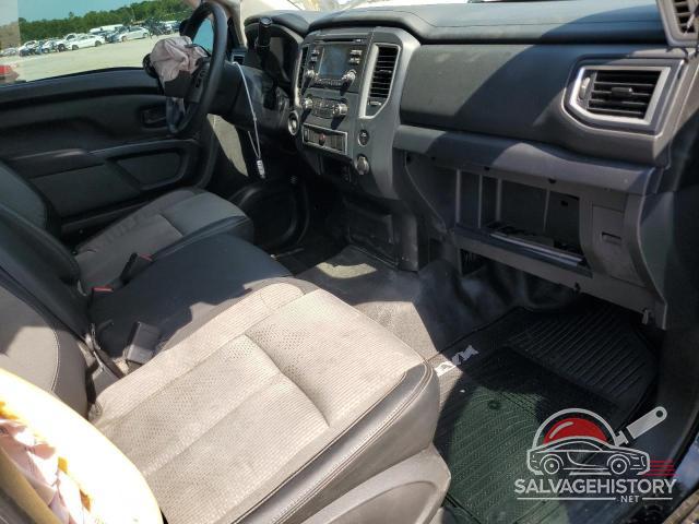 1N6AA1R79HN525657 2017 NISSAN TITAN photo no. 8