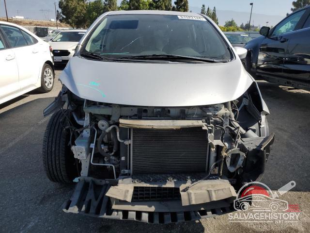 3N1CE2CP4HL360456 2017 NISSAN VERSA photo no. 5