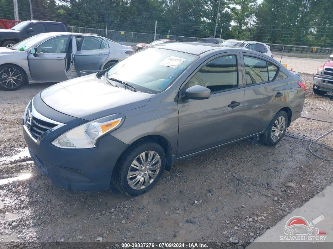3N1CN7AP2JL887613 2018 NISSAN VERSA photo no. 2