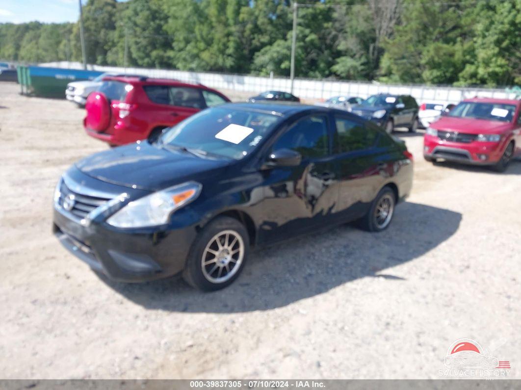 3N1CN7AP8JL879984 2018 NISSAN VERSA photo no. 2