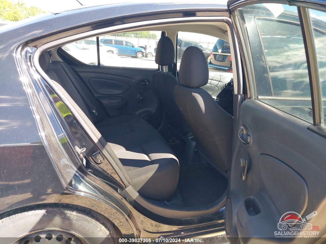 3N1CN7AP8JL879984 2018 NISSAN VERSA photo no. 8
