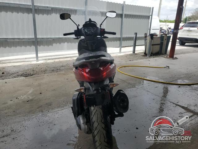 ZAPMA20SXH5000130 2017 PIAGGIO MOTORCYCLE photo no. 4