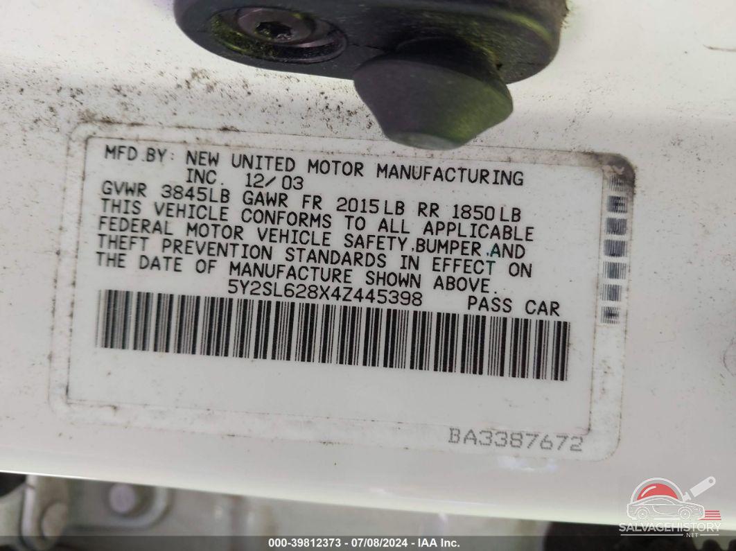 5Y2SL628X4Z445398 2004 PONTIAC VIBE photo no. 9