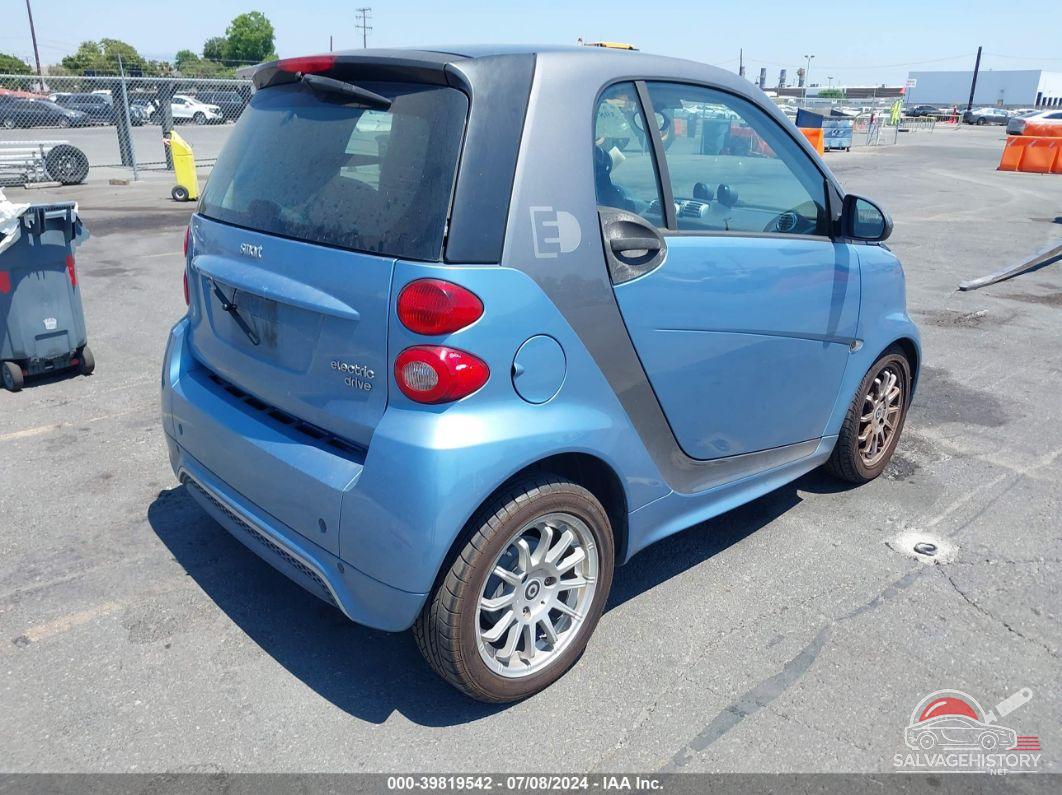 WMEEJ9AA8EK731271 2014 SMART FORTWO ELECTRIC DRIVE photo no. 4
