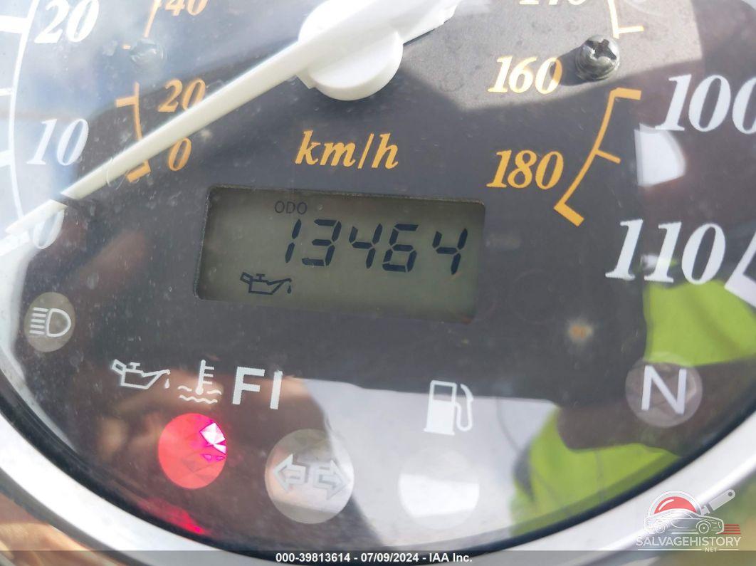 JS1VS55A762118892 2006 SUZUKI C50 photo no. 7