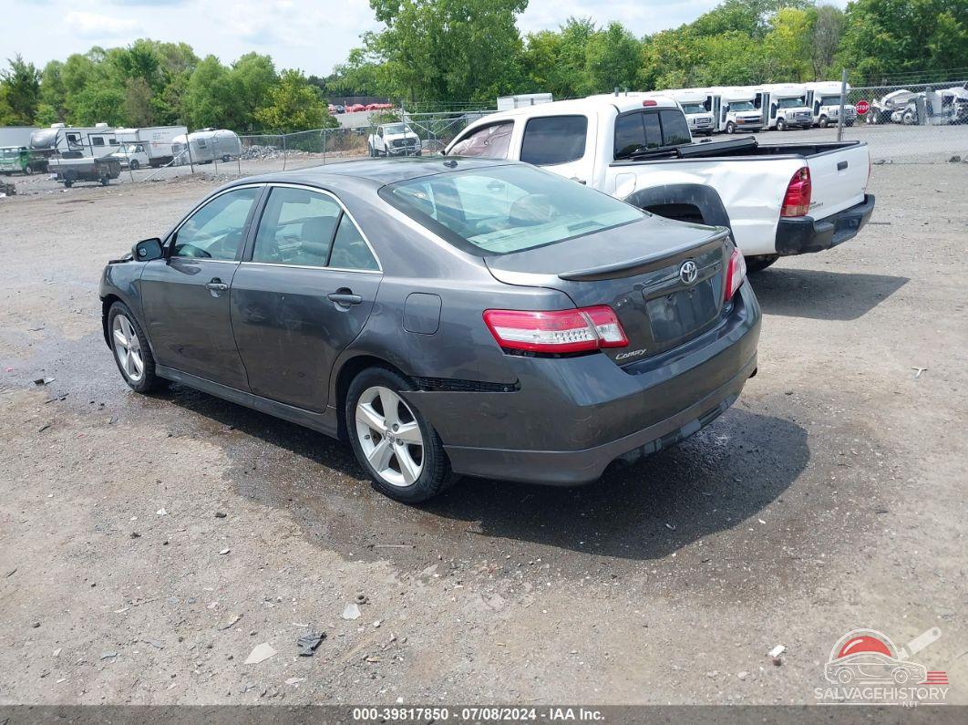4T1BF3EK1BU655536 2011 TOYOTA CAMRY photo no. 3