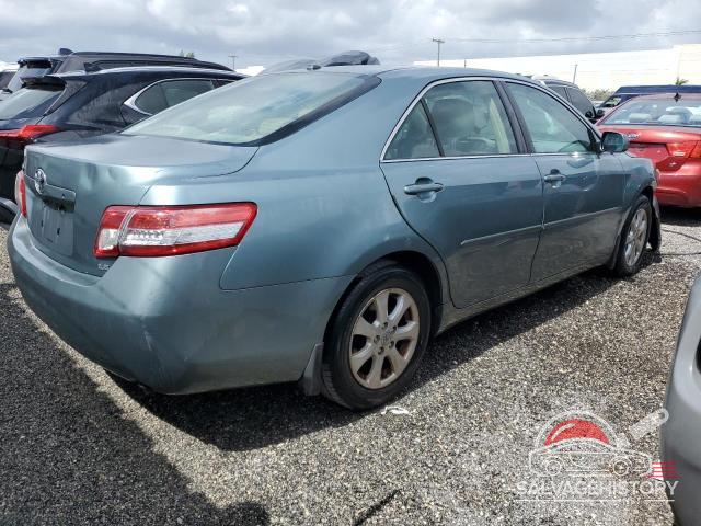 4T1BF3EK2BU635067 2011 TOYOTA CAMRY photo no. 3
