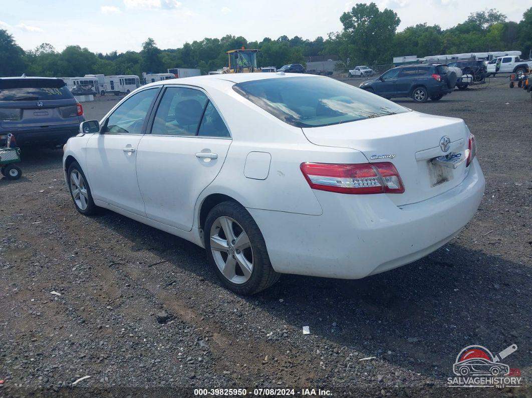 4T1BF3EK9BU651735 2011 TOYOTA CAMRY photo no. 3