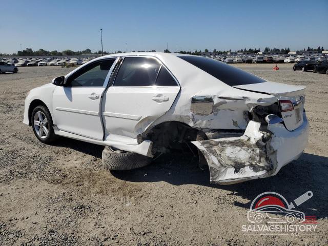 4T1BF1FK0EU832830 2014 TOYOTA CAMRY photo no. 2