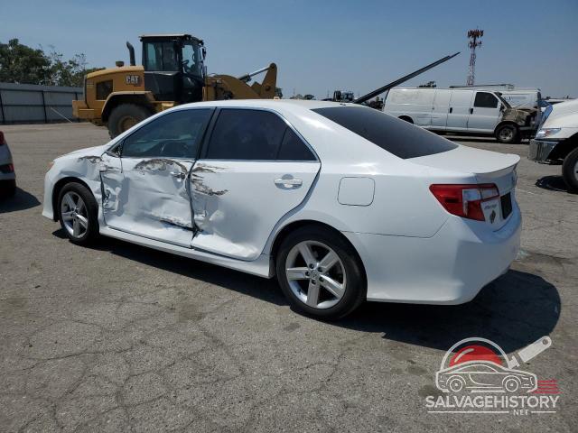 4T1BF1FK1EU352151 2014 TOYOTA CAMRY photo no. 2