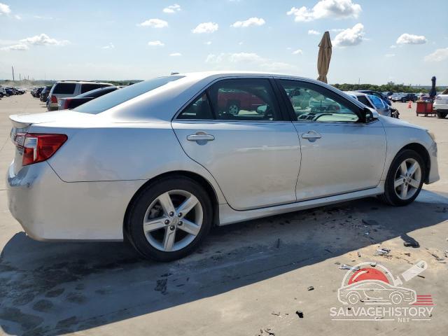 4T1BF1FK2EU349940 2014 TOYOTA CAMRY photo no. 3