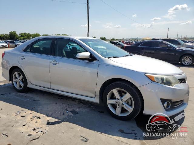 4T1BF1FK2EU349940 2014 TOYOTA CAMRY photo no. 4