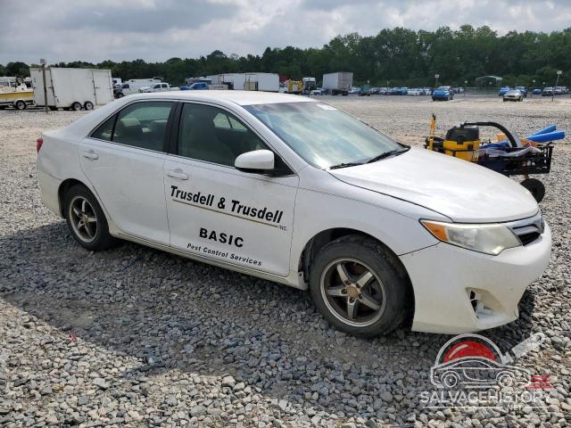 4T1BF1FK4EU386987 2014 TOYOTA CAMRY photo no. 4