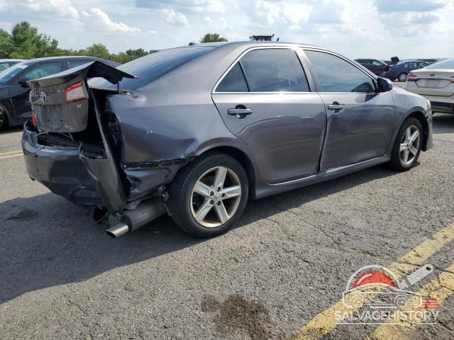 4T1BF1FKXEU825383 2014 TOYOTA CAMRY photo no. 3