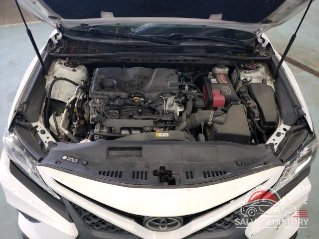 4T1B11HK1JU084871 2018 TOYOTA CAMRY photo no. 11
