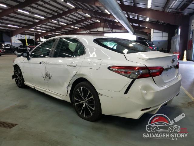 4T1B11HK1JU084871 2018 TOYOTA CAMRY photo no. 2