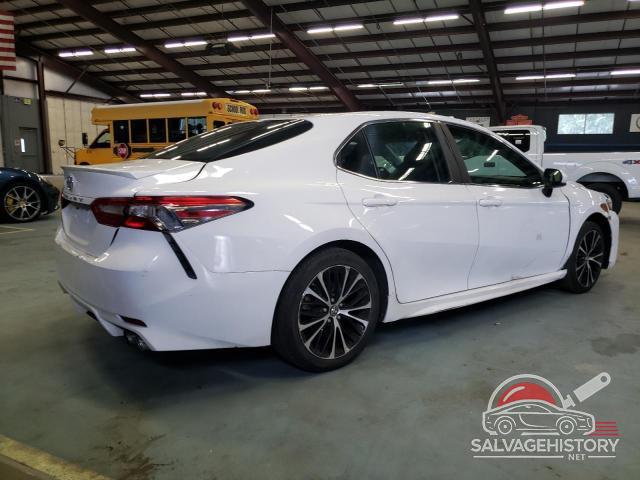4T1B11HK1JU084871 2018 TOYOTA CAMRY photo no. 3