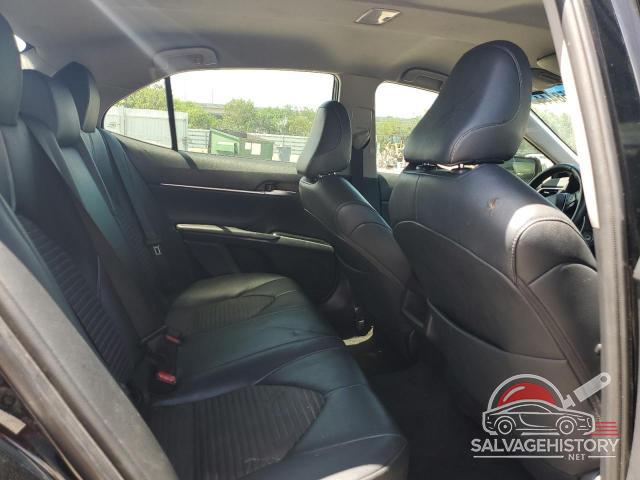 4T1B11HKXJU675992 2018 TOYOTA CAMRY photo no. 10