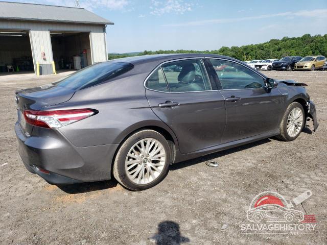 4T1B21HK7JU009508 2018 TOYOTA CAMRY photo no. 3
