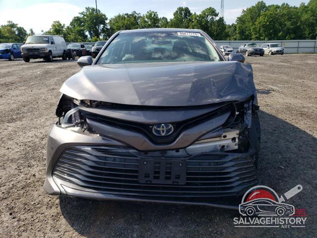 4T1B21HK7JU009508 2018 TOYOTA CAMRY photo no. 5