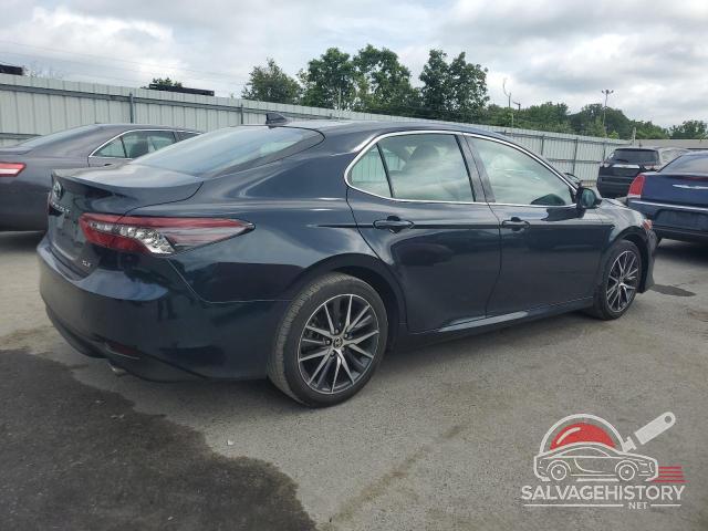 4T1F11AK2MU452071 2021 TOYOTA CAMRY photo no. 3