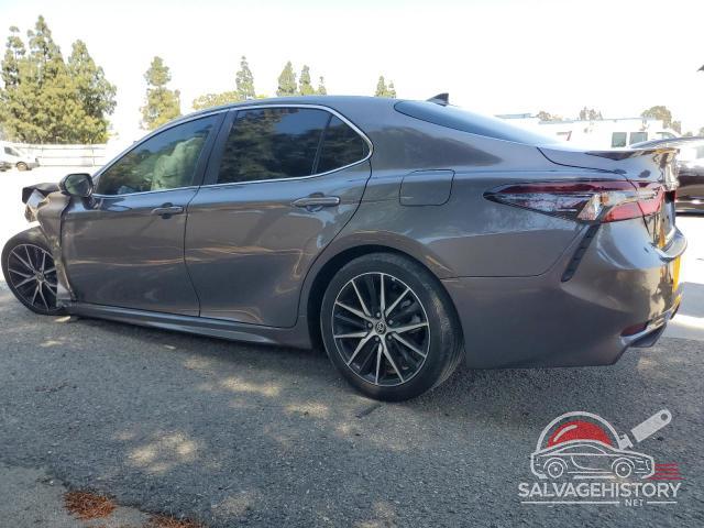 4T1G11AK3MU574717 2021 TOYOTA CAMRY photo no. 2