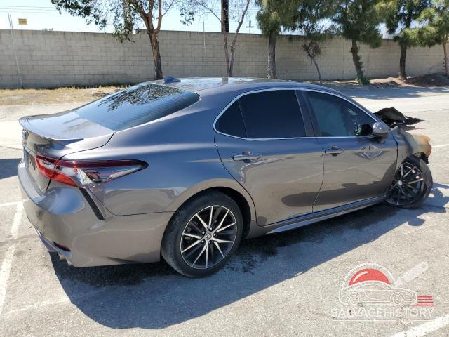4T1G11AK3MU574717 2021 TOYOTA CAMRY photo no. 3