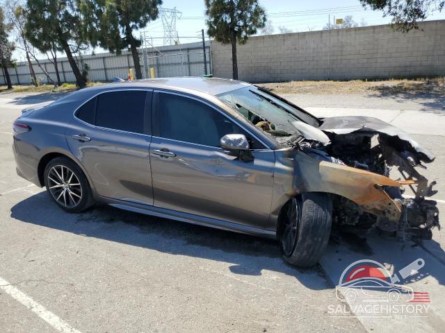 4T1G11AK3MU574717 2021 TOYOTA CAMRY photo no. 4