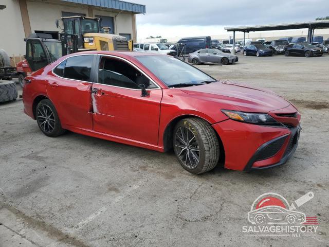 4T1G11AK6MU487121 2021 TOYOTA CAMRY photo no. 4