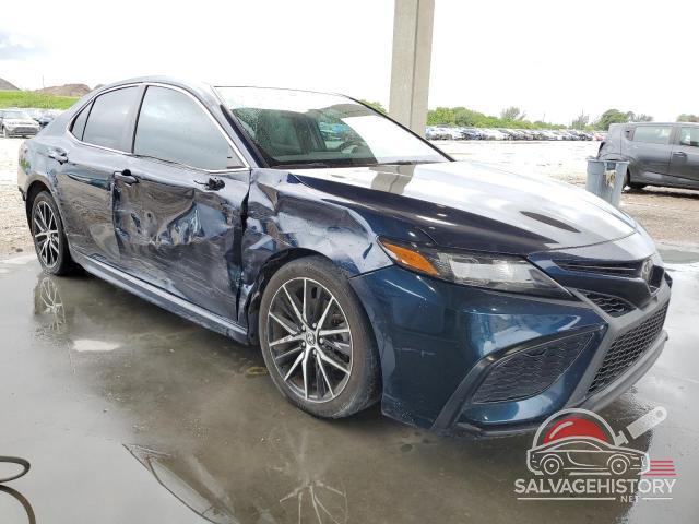 4T1G11AKXMU554903 2021 TOYOTA CAMRY photo no. 4