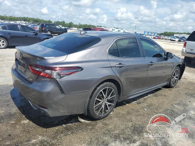 4T1T11AK9MU433892 2021 TOYOTA CAMRY photo no. 3