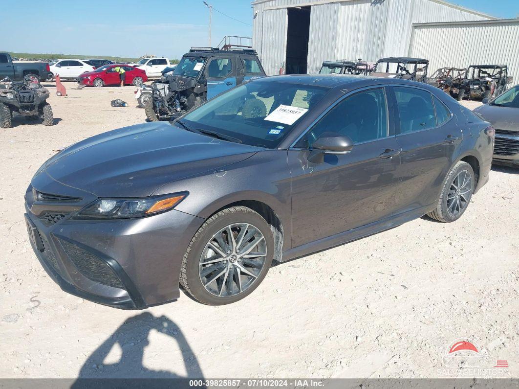 4T1G11AK1NU682304 2022 TOYOTA CAMRY photo no. 2