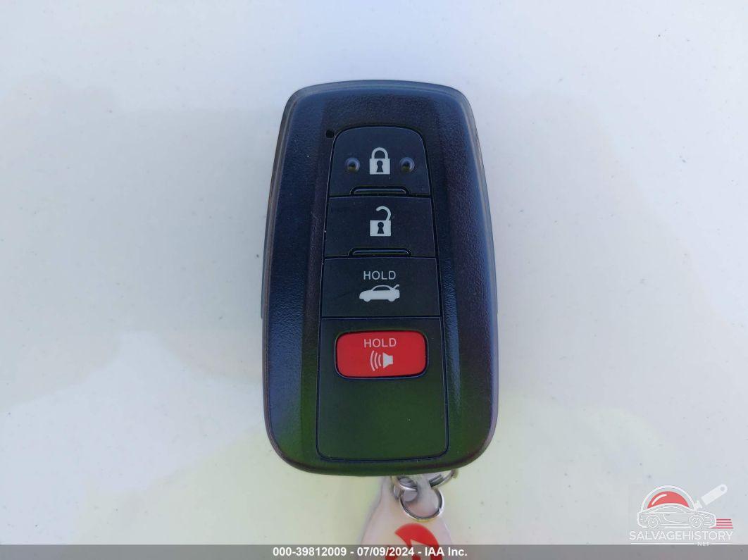 4T1B21HK5JU503057 2018 TOYOTA CAMRY HYBRID photo no. 11