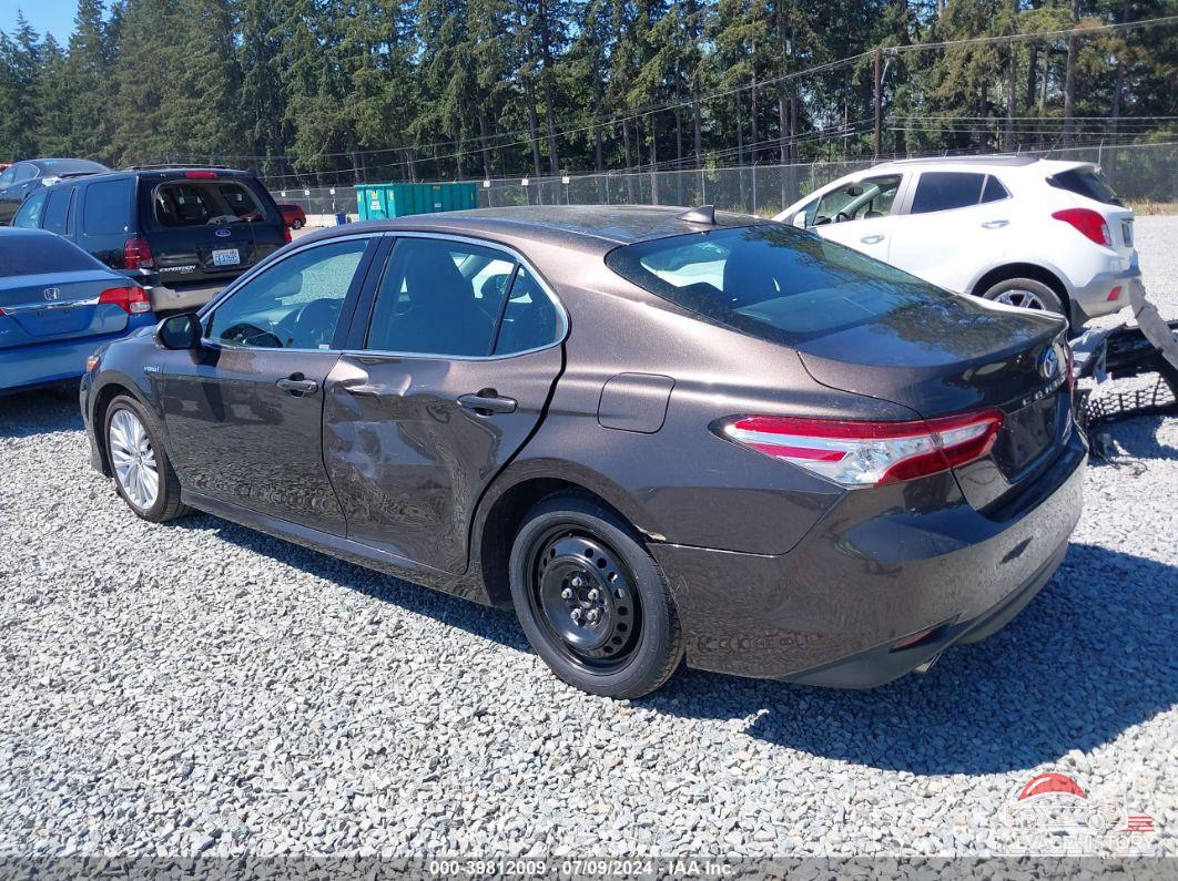 4T1B21HK5JU503057 2018 TOYOTA CAMRY HYBRID photo no. 3