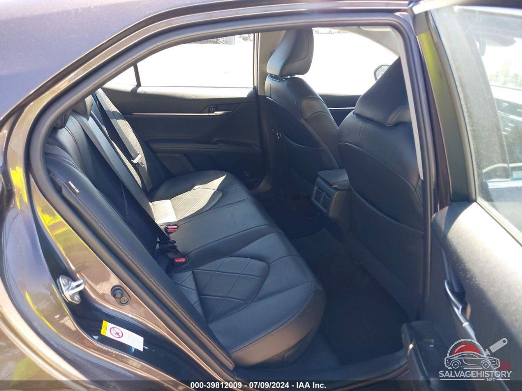 4T1B21HK5JU503057 2018 TOYOTA CAMRY HYBRID photo no. 8
